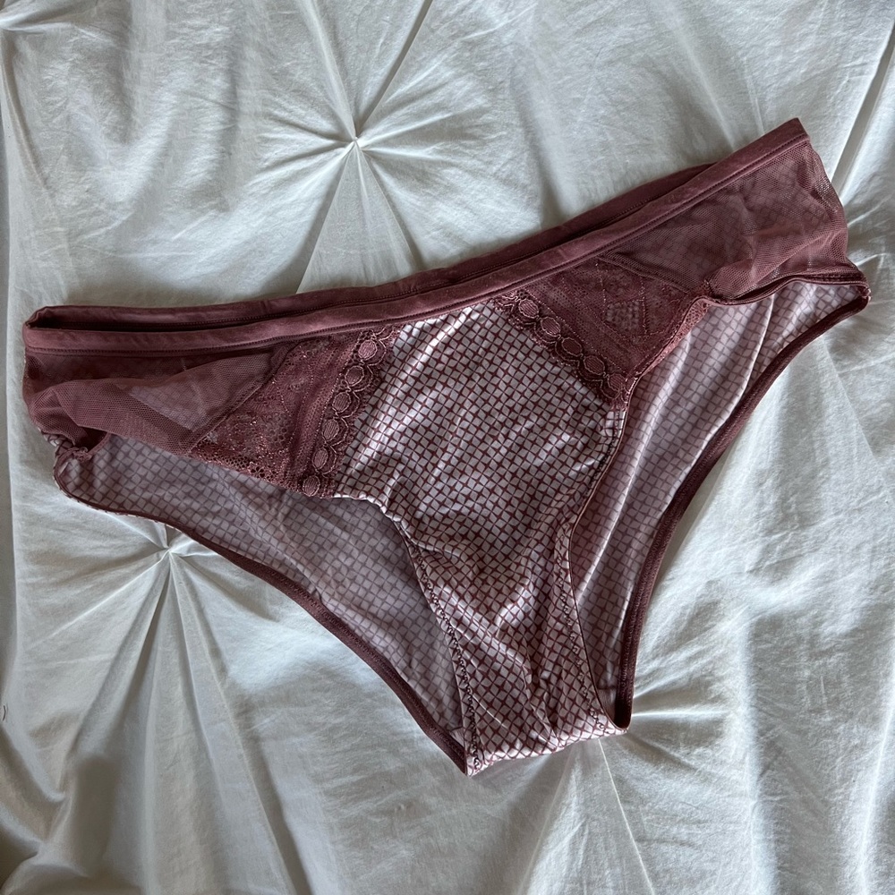 Body by Victoria HipHugger/Hipster Panties size small